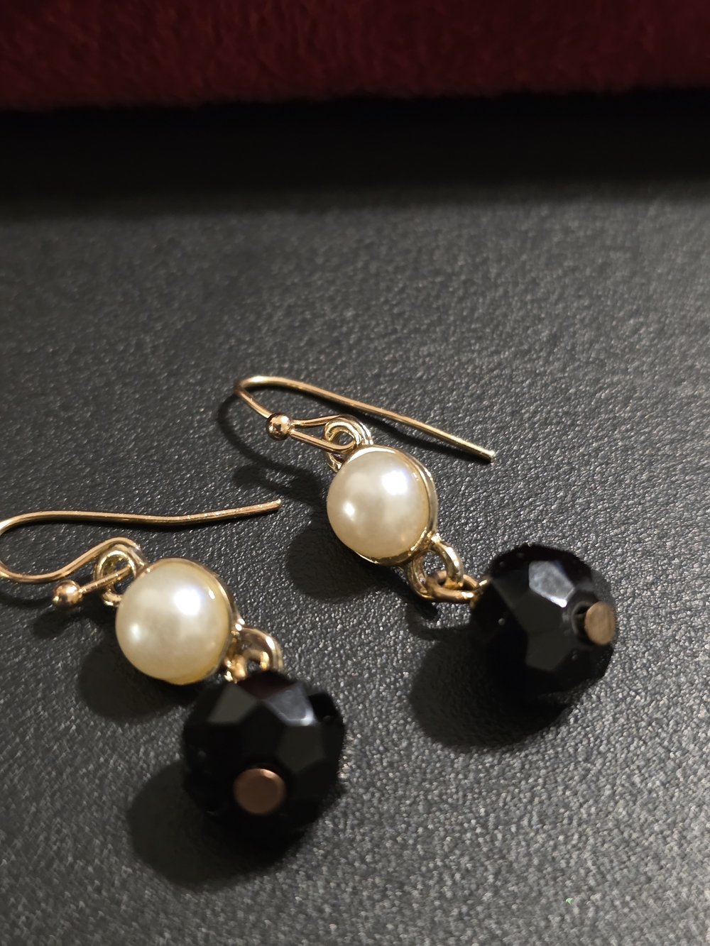 Vintage 4 Pair Pierced Earring Set: Gold, Black & Cream Studs/Knot & Drop - Picture 9 of 10